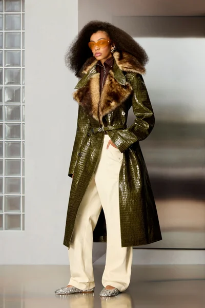Look 10